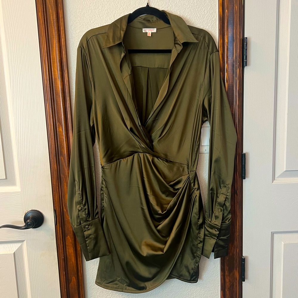 Luxxel Olive green satin dress in Medium